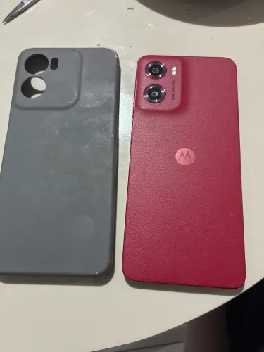 Motorola Moto G05 na cor vermelha primo SÓ HOJE 340