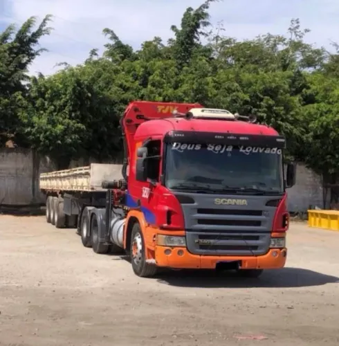Scania P340 com munck
