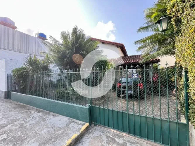 Casa de 243 m² na Desembargador José de Castro Pache de Faria - Mata Paca - Niterói - RJ,