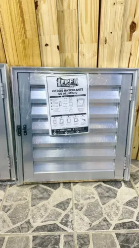 Porta abrigo ( alçapão ) brilhante a pronta entrega 