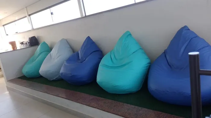 Puffs gota no tecido impermeável