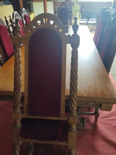Mesa de madeira maciça