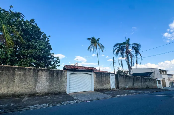 Linda casa à venda no Jardim Águas Claras