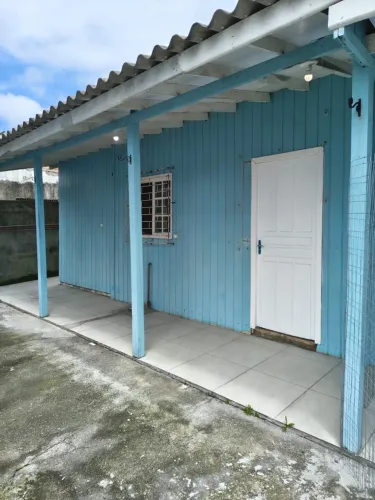 Alugo casa