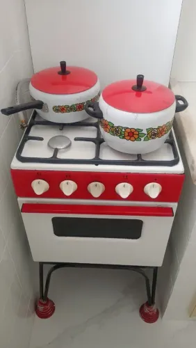 Fogão Retrô 4 bocas e forno.