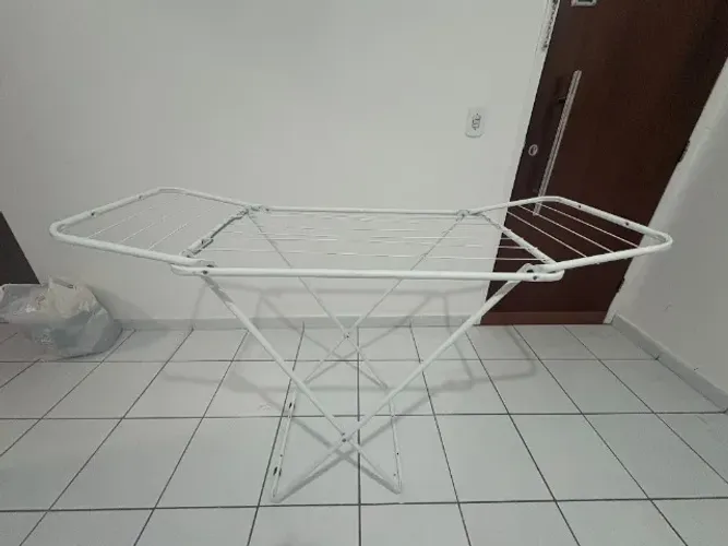 Varal de chão com abas dobrável retrátil