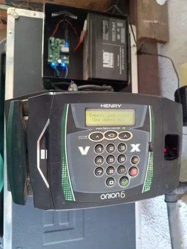 Vendo relógio de ponto henry orion 6 digital, funcionando. No estado.