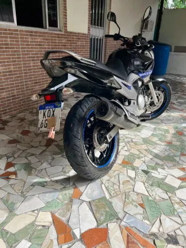 Vendo sem multas e restrições em meu nome, pagou transfiro na hora. Aceito cartão 
