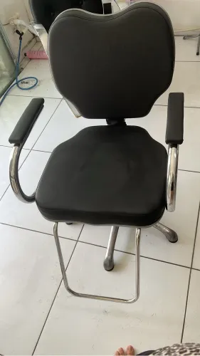 Cadeira para salão de beleza.semi nova.