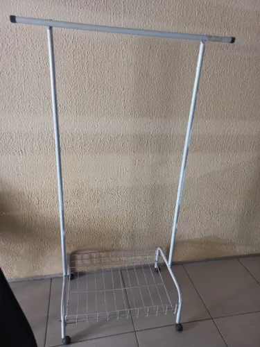 Vendo arara de ferro.