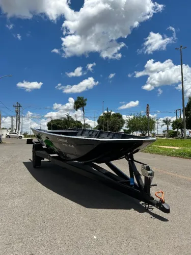Canoa Soldada Modelo Robusto com Ótimo Desempenho - A partir de 7.990,00