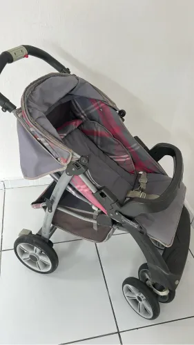 CARRINHO DE BEBÊ E BEBE CONFORTO