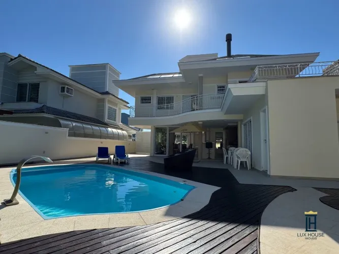 Casa 3 Dormitórios em Jurerê Internacional - Locação Anual