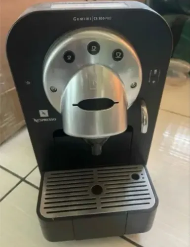 Cafeteira Nespresso Gemini CS 100 Pro Profissional