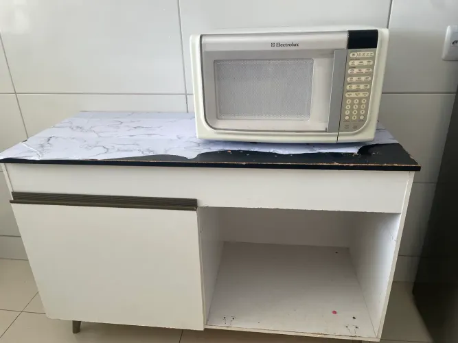Microondas e Armário