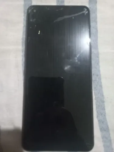 LG K51S com detalhe