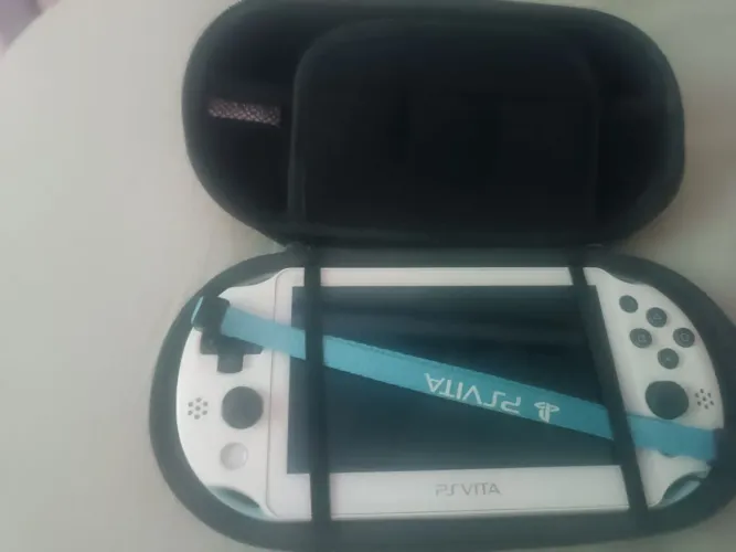PS vita slim 2000