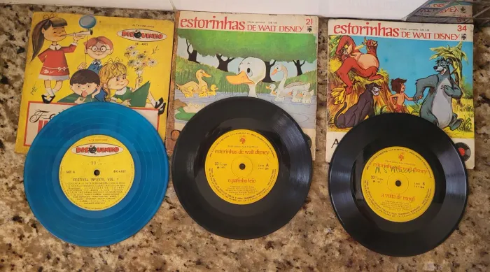 Antiga coleção de discos infantis