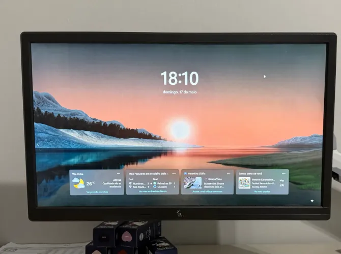 Pc gamer com monitor, teclado e mouse 