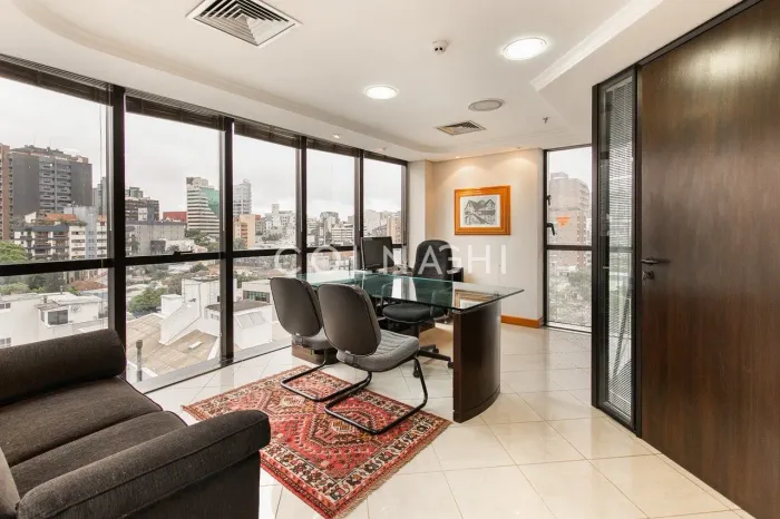 Espaço corporativo com terraço e vista