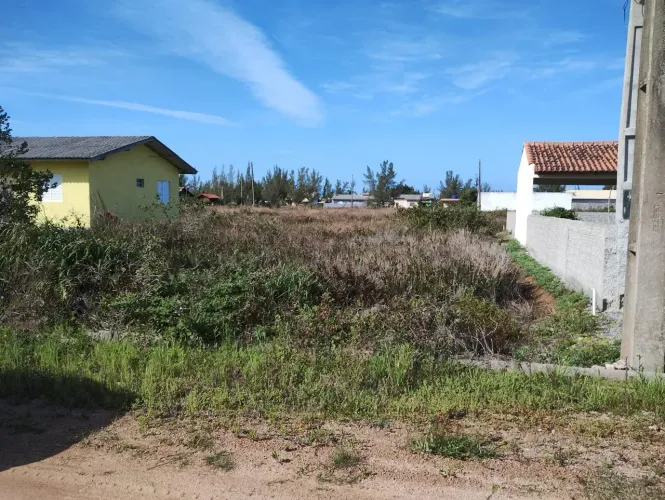 Parcele direto c/ proprietário! 200 m do mar! Terreno 390m² escriturado. Negocição facilit