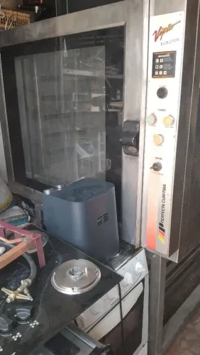 Forno Vipao Uno Evolution A gás 200/60HZ TRIF -CV ótimo estado.