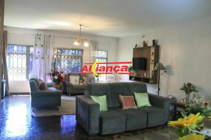 Casa 360m², com 4 quartos á locação - Vila Galvão Guarulhos SP