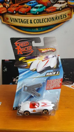 Miniatura colecionável do Mach 5. Da Hotwheels. De 2008. Escala 1:64. Possui acessório. 