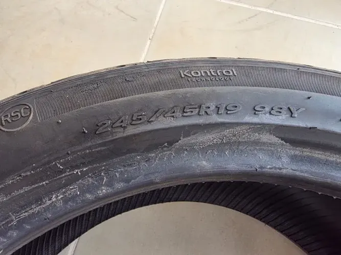 Pneu Run Flat 245/45 R19 (Marca Hankook) - R$ 250,00