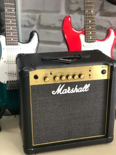 Amplificador Marshall de guitarra MG15G 110V - NOVO