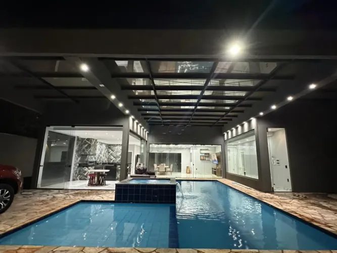 Chácara de 400m² com 03 suítes e 1.200m² de terreno à venda em condomínio - Jardinópolis