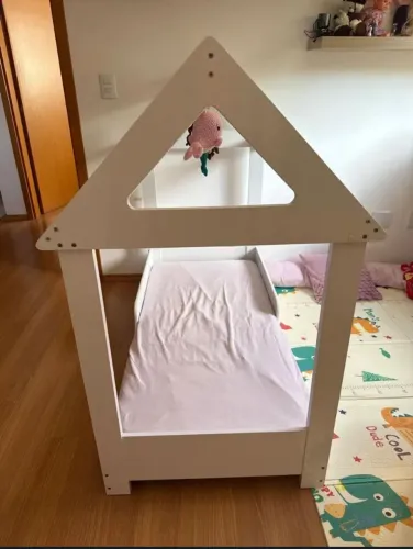 Cama infantil montessoriana com colchão