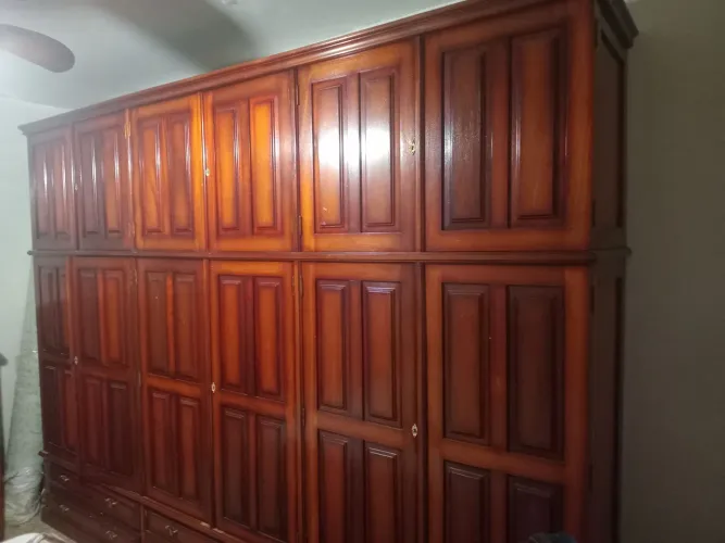 Vendo grmua4da roupa de madeira maciça 