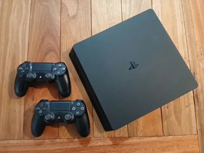 PS4 SLIM 500GB + 2 CONTROLES