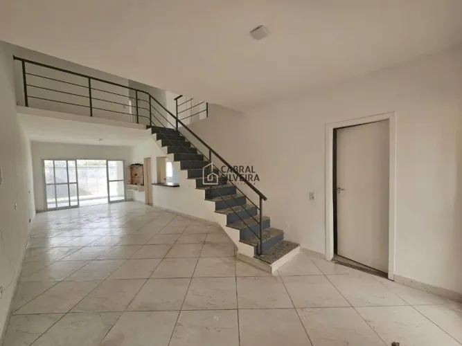 Casa com 4 Dormitórios para Locação em Moema