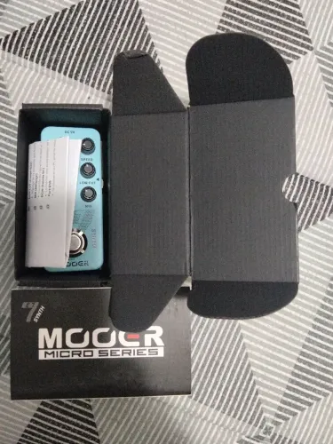 Vendo Pedal de Guitarra SINTH E7 da Mooer