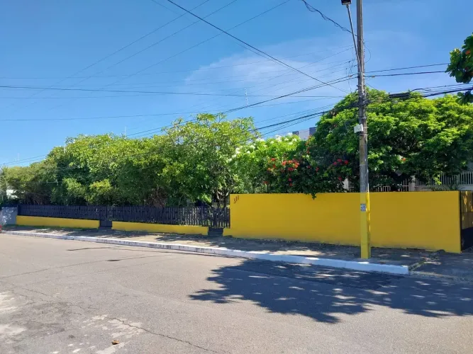 Casa para Comércio 1200 m2 perto da Faculdade Guararapes