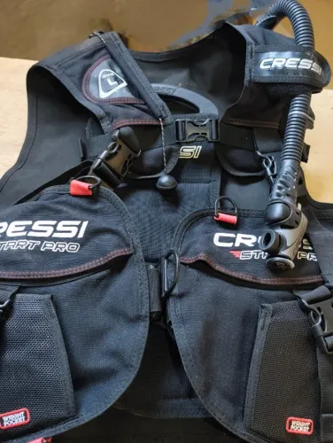 Colete equilibrador para mergulho scuba marca CRESSI