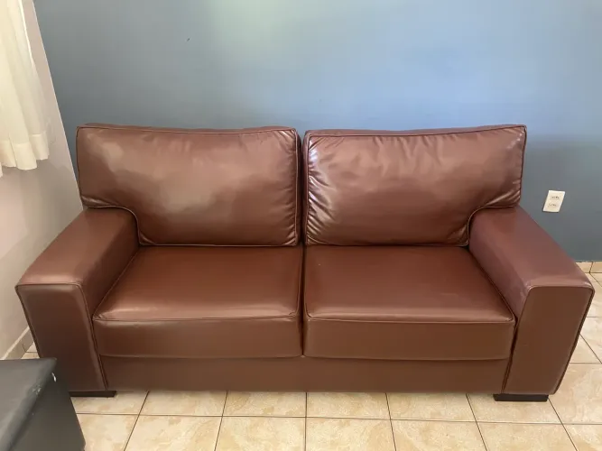 Sofá de couro 2 lugares