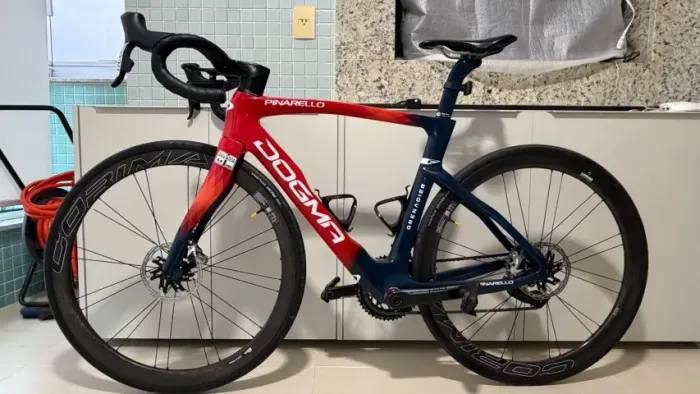 Bicicleta Pinarello Dogma F 2023