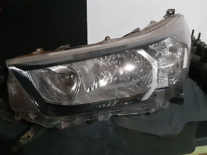 Farol L/E Toyota Hillux SRV original