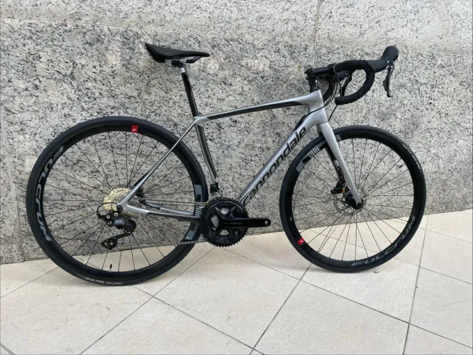 Bicicleta Cannondale Synapse, tam 51, carbono, speed, grupo 105 de 24v 