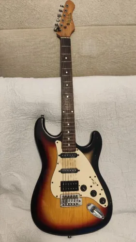 Guitarra + pedal + pedaleira