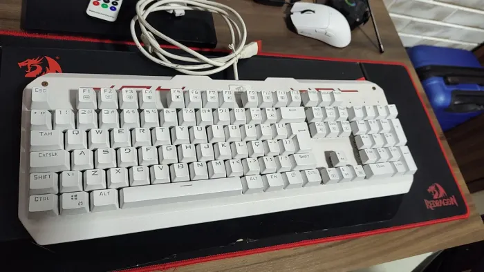 TECLADO MECÂNICO REDRAGON VARUNA