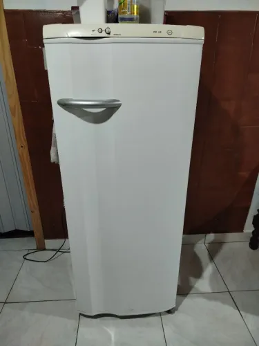 Geladeira Electrolux RE28 Funcionando Perfeitamente