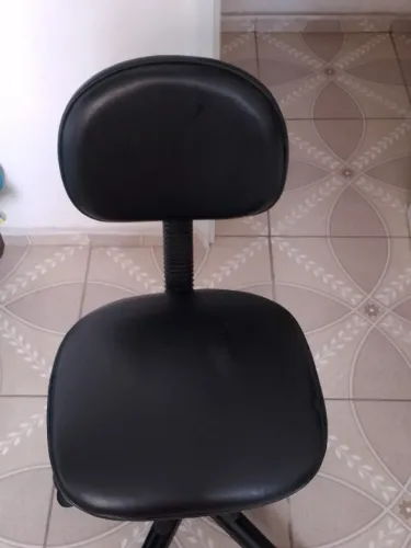 Cadeira para escritório de rodinha cor preta