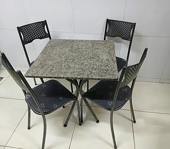 Mesa com 4 cadeiras - ENTREGA!