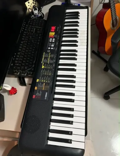 Teclado Yamaha PSR-F52
