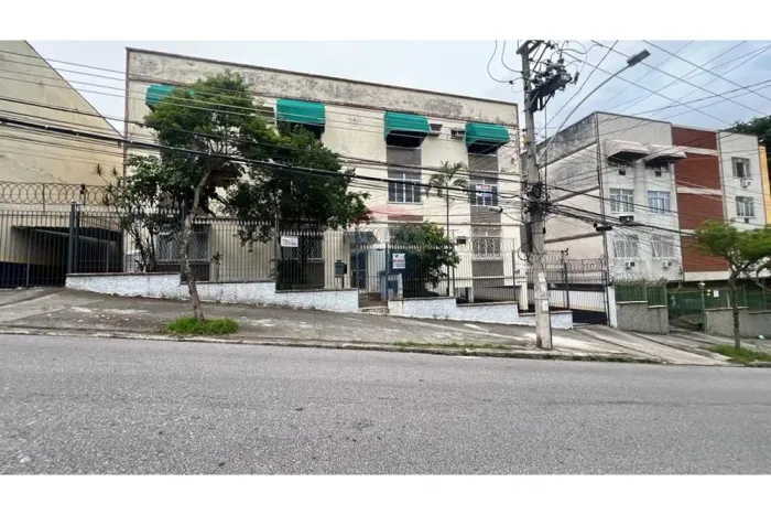Apartamento para aluguel na Rua Caetano da Silva, nº 144, apto 202, em Cascadura, Rio de J