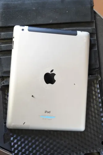 Ipad 4ª Geração Wifi+Celular A1459 16gb - Tela rachada
